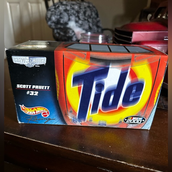 Nascar 1/24 scale die cast Tide car number 32 Scott Pruett hot wheels edition - Picture 1 of 8